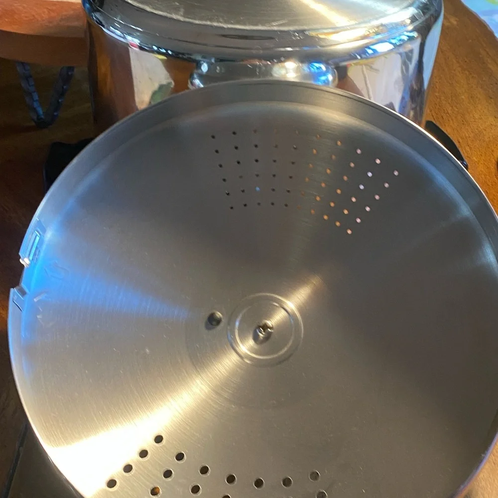 Farberware 8 Qt Stainless Stock Pot with Strainer Lid like New